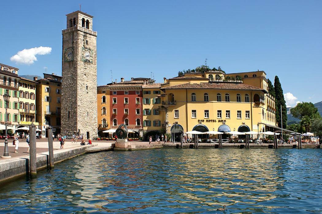 Antica Casa Alboletta - Appartamento Frida Kahlo Riva del Garda Esterno foto